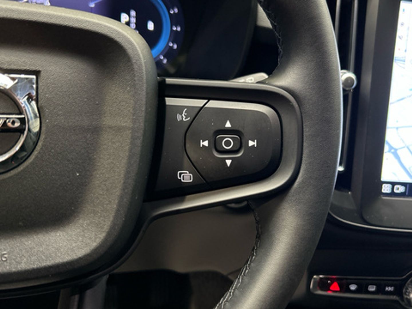 Volvo XC40 B3 G Essential Auto 120 kW (163 CV)