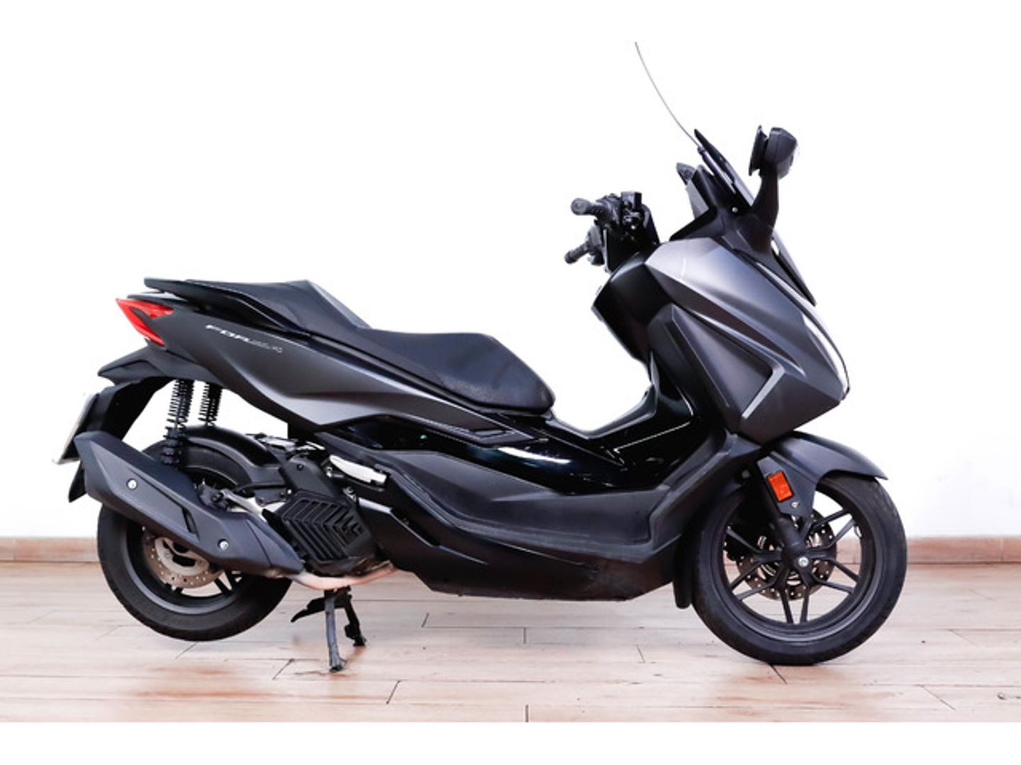 Honda Forza 125 Gris Motorcycle