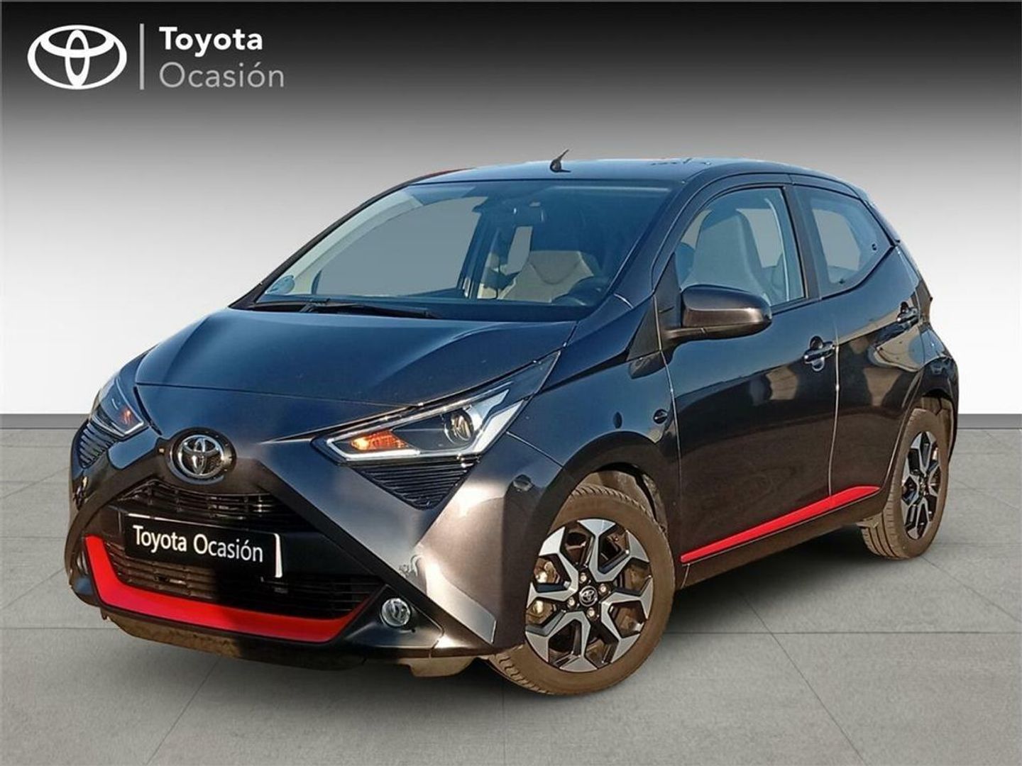 Toyota Aygo 1.0 70 x-play 53 kW (72 CV) Gris Compact