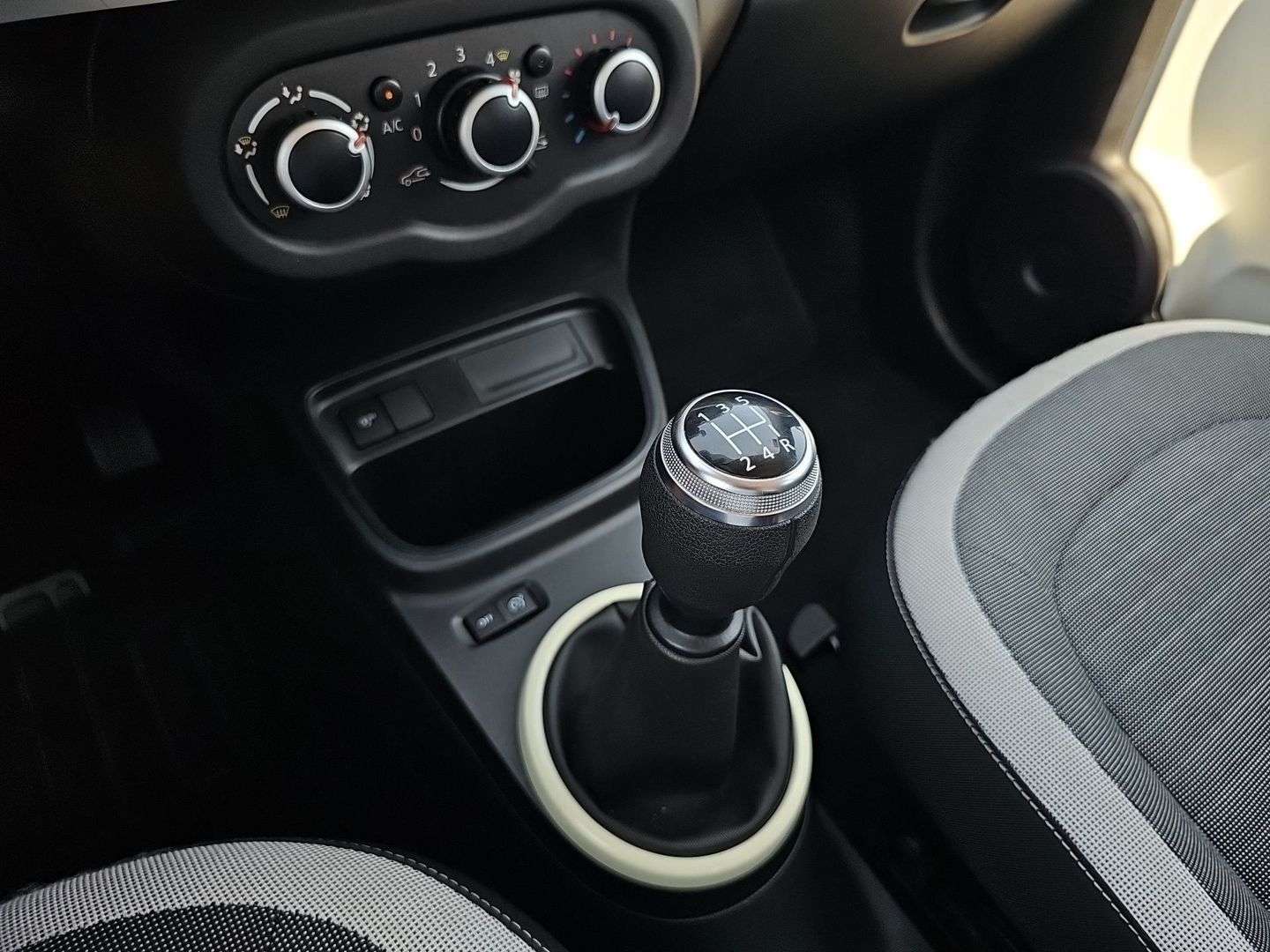Renault TWINGO 1.0 48 kW (65 CV)