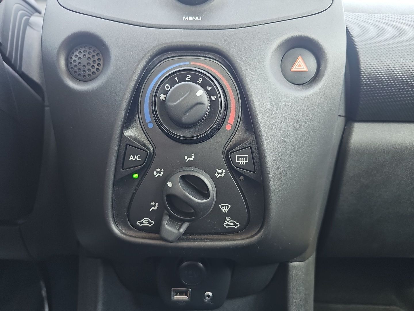 Toyota Aygo 1.0 70 x-play 53 kW (72 CV)