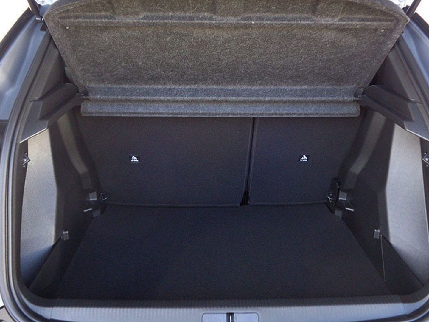 Peugeot 2008 Allure Hybrid eDCS6 107 kW (145 CV)