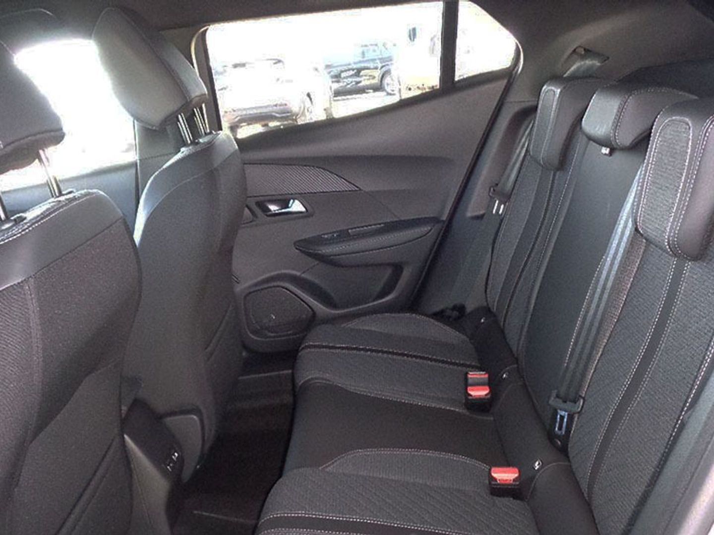 Peugeot 2008 Allure Hybrid eDCS6 107 kW (145 CV)