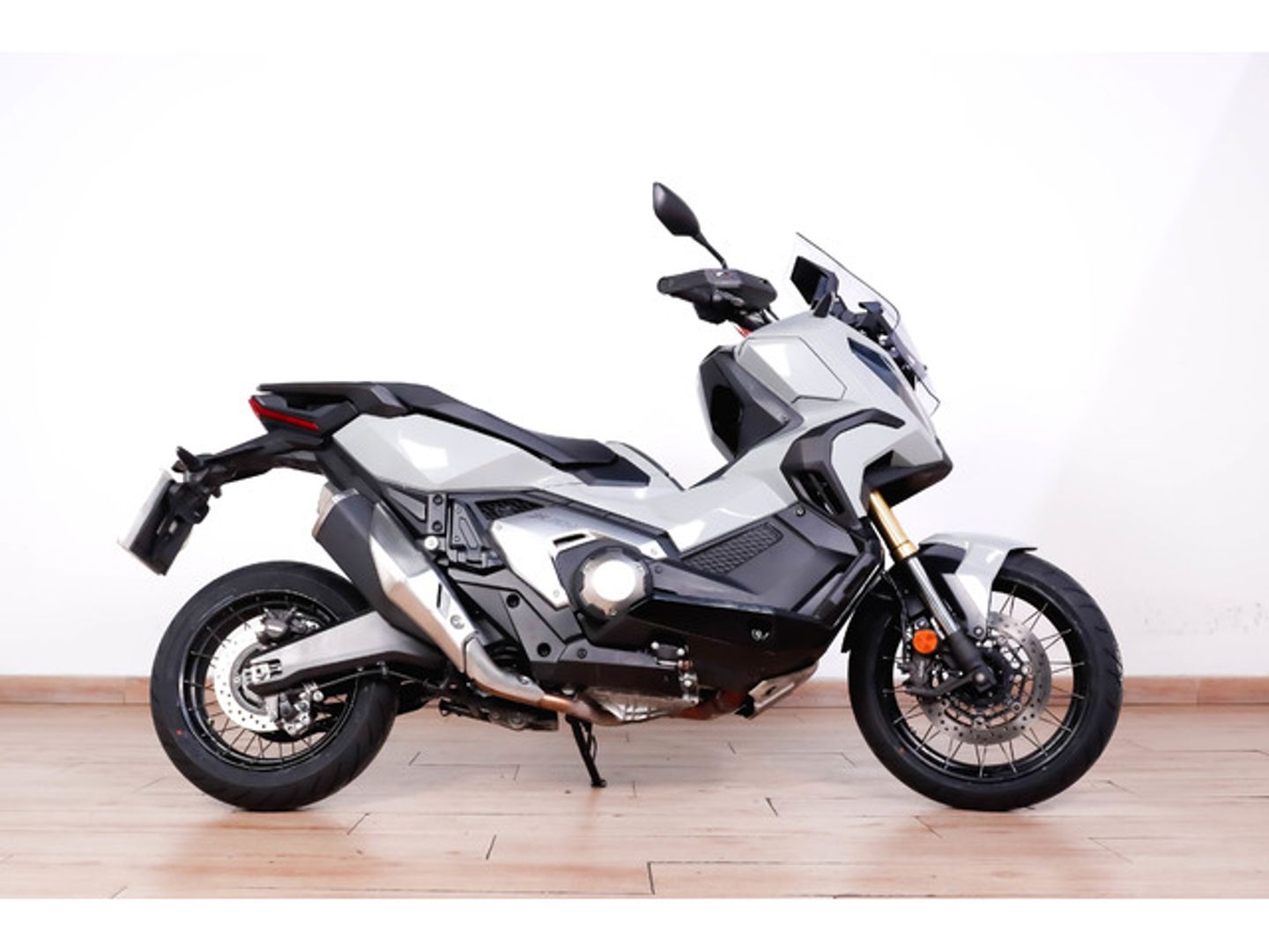 Honda X-ADV Gris Motorcycle