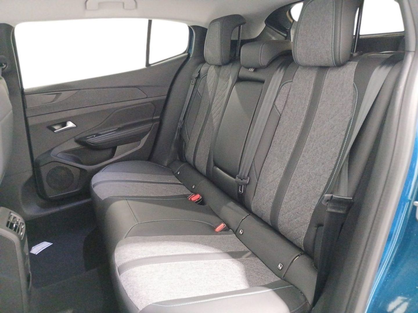 Peugeot 408 Allure Hybrid eDCS6 100 kW (136 CV)