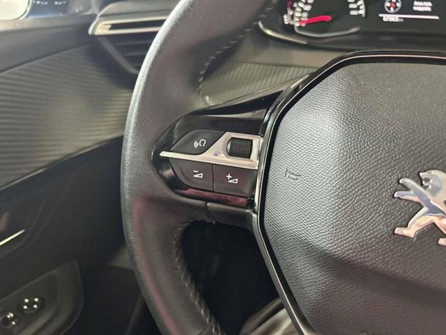 Peugeot 208 PureTech 100 Allure 75 kW (100 CV)
