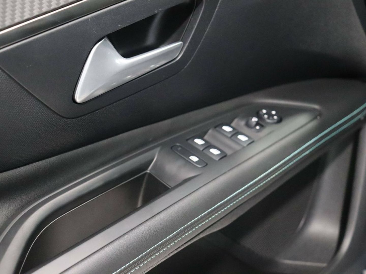 Peugeot 3008 PureTech 130 S&S Allure Pack EAT8 96 kW (130 CV)