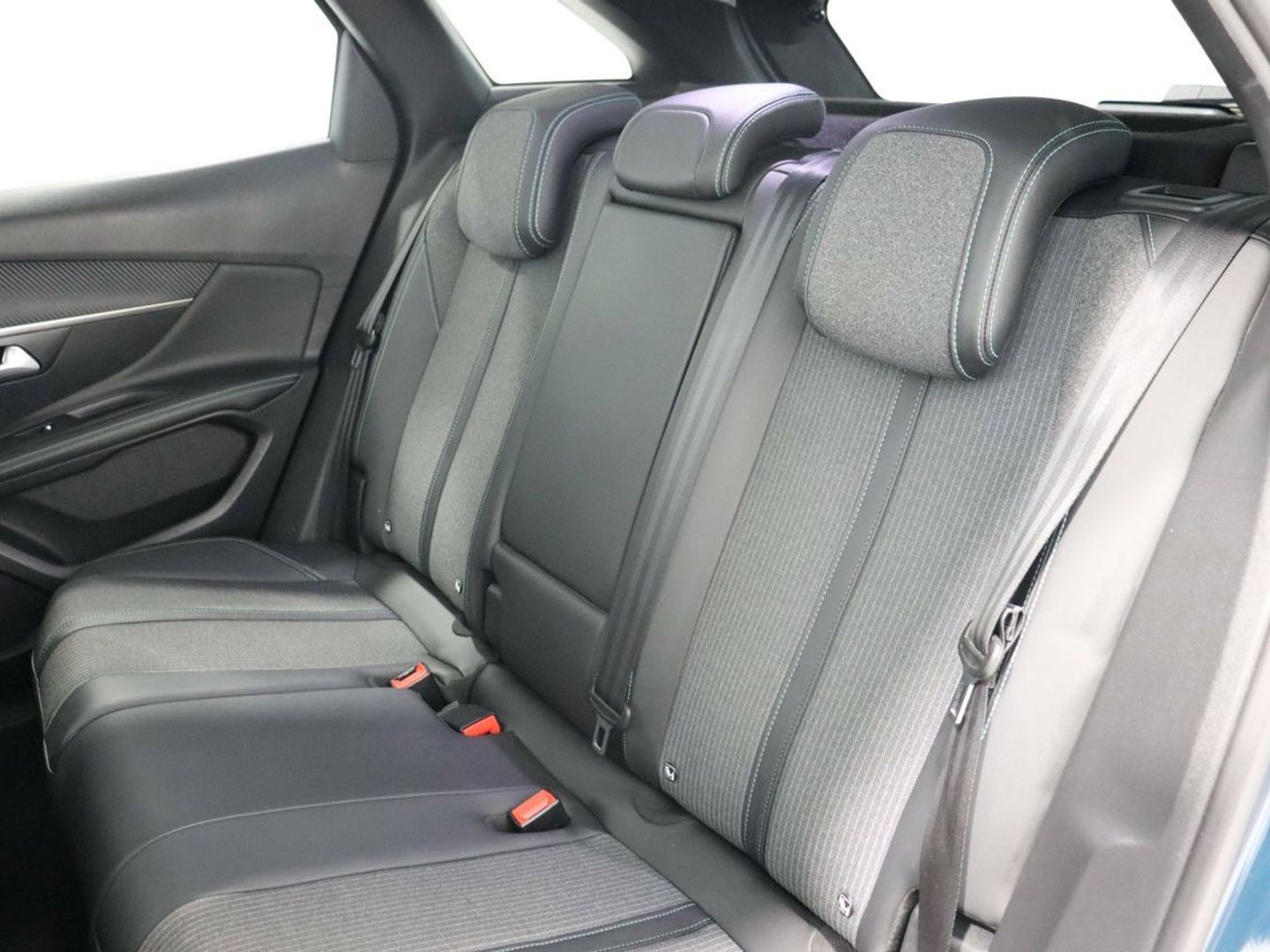 Peugeot 3008 PureTech 130 S&S Allure Pack EAT8 96 kW (130 CV)