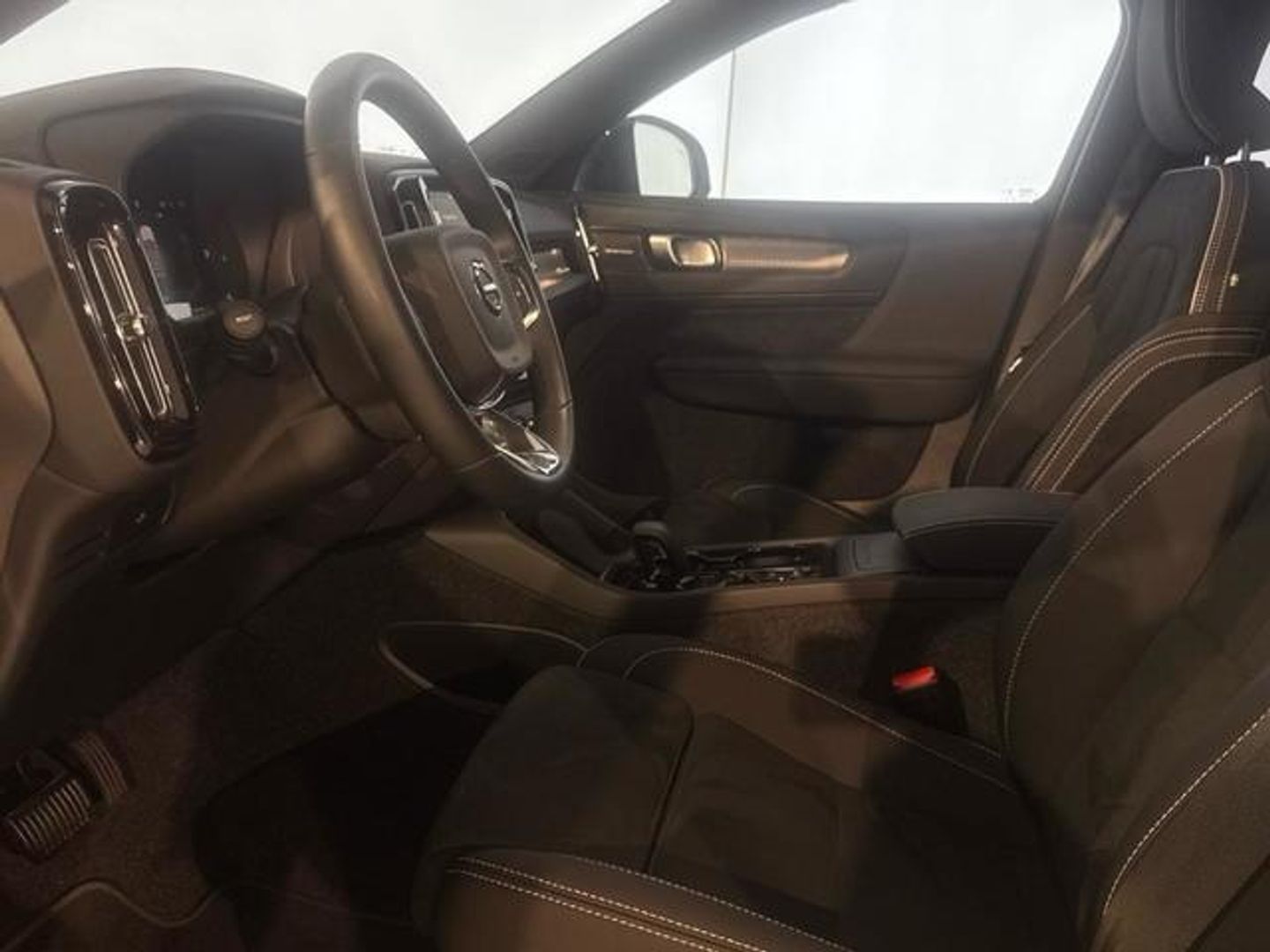 Volvo XC40 B3 G Plus Dark Auto 120 kW (163 CV)