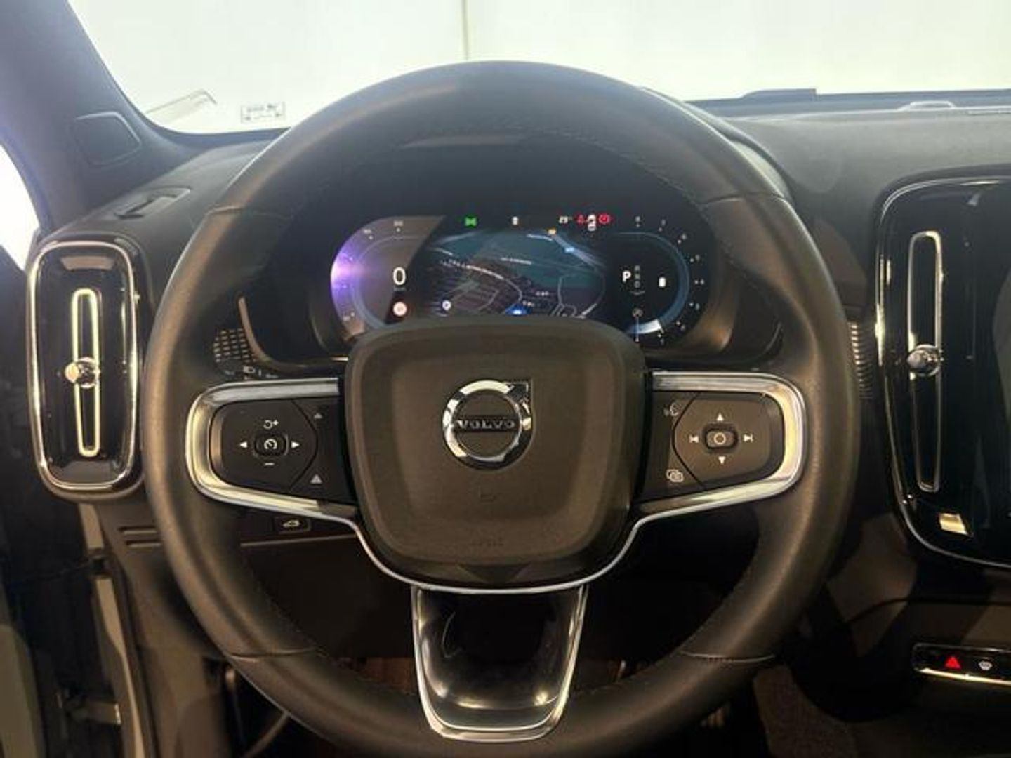 Volvo XC40 B3 G Plus Dark Auto 120 kW (163 CV)