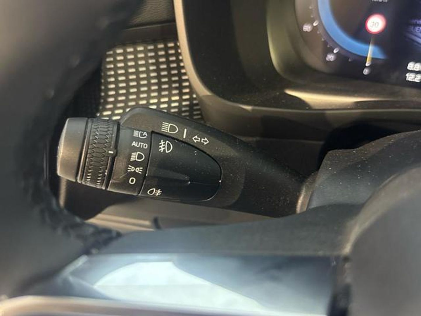 Volvo XC40 B3 G Plus Dark Auto 120 kW (163 CV)