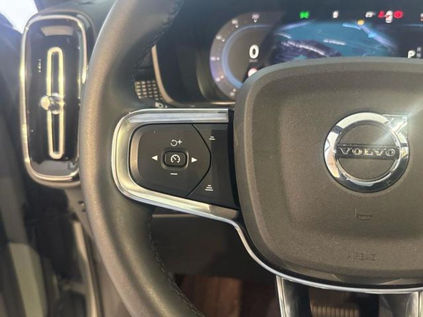 Volvo XC40 B3 G Plus Dark Auto 120 kW (163 CV)
