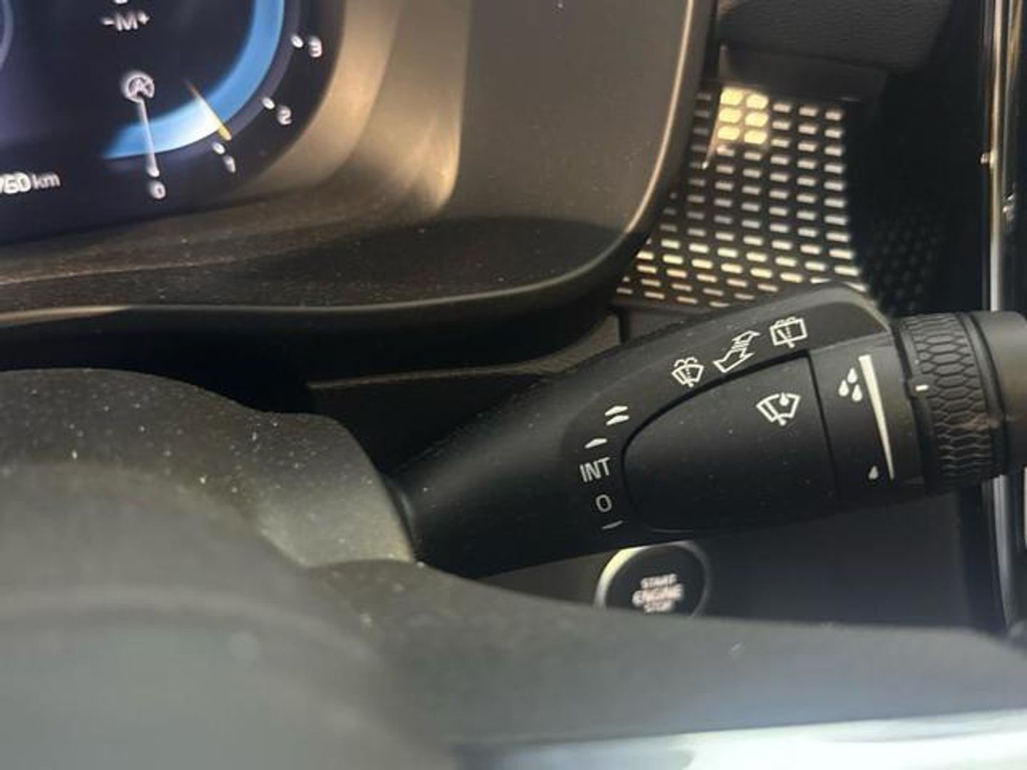 Volvo XC40 B3 G Plus Dark Auto 120 kW (163 CV)