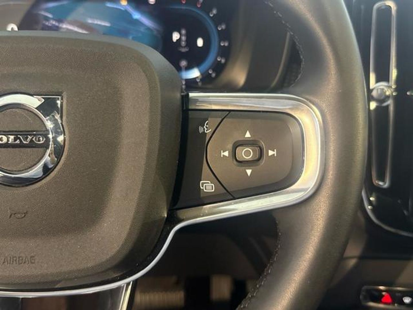 Volvo XC40 B3 G Plus Dark Auto 120 kW (163 CV)