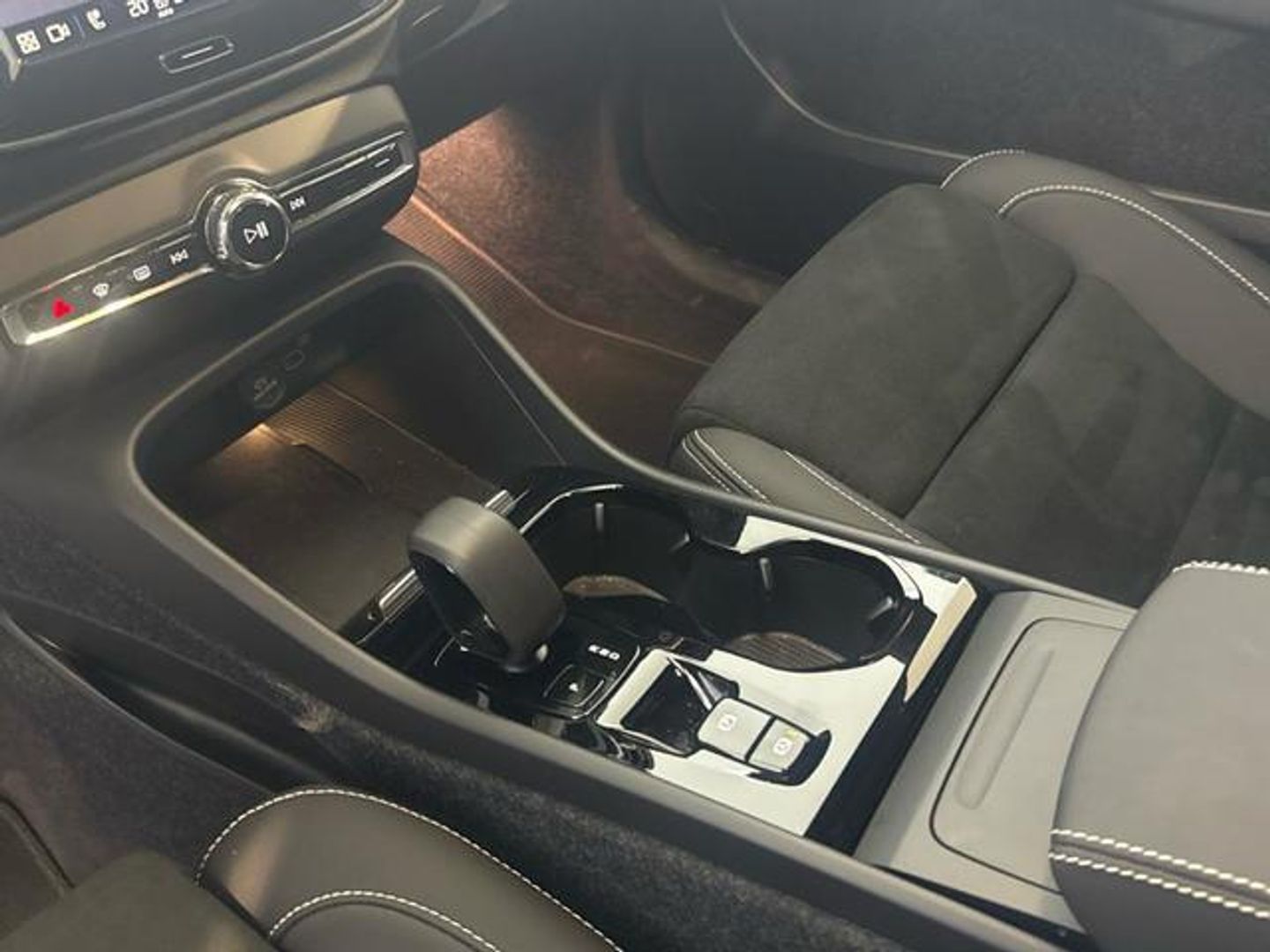 Volvo XC40 B3 G Plus Dark Auto 120 kW (163 CV)