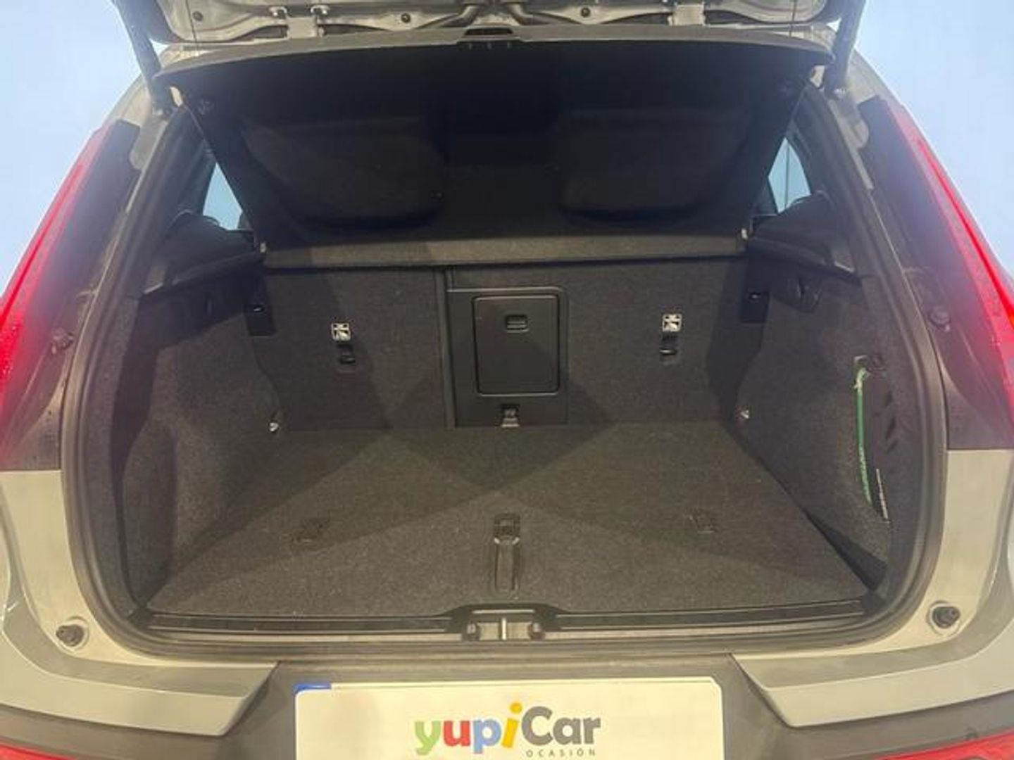 Volvo XC40 B3 G Plus Dark Auto 120 kW (163 CV)