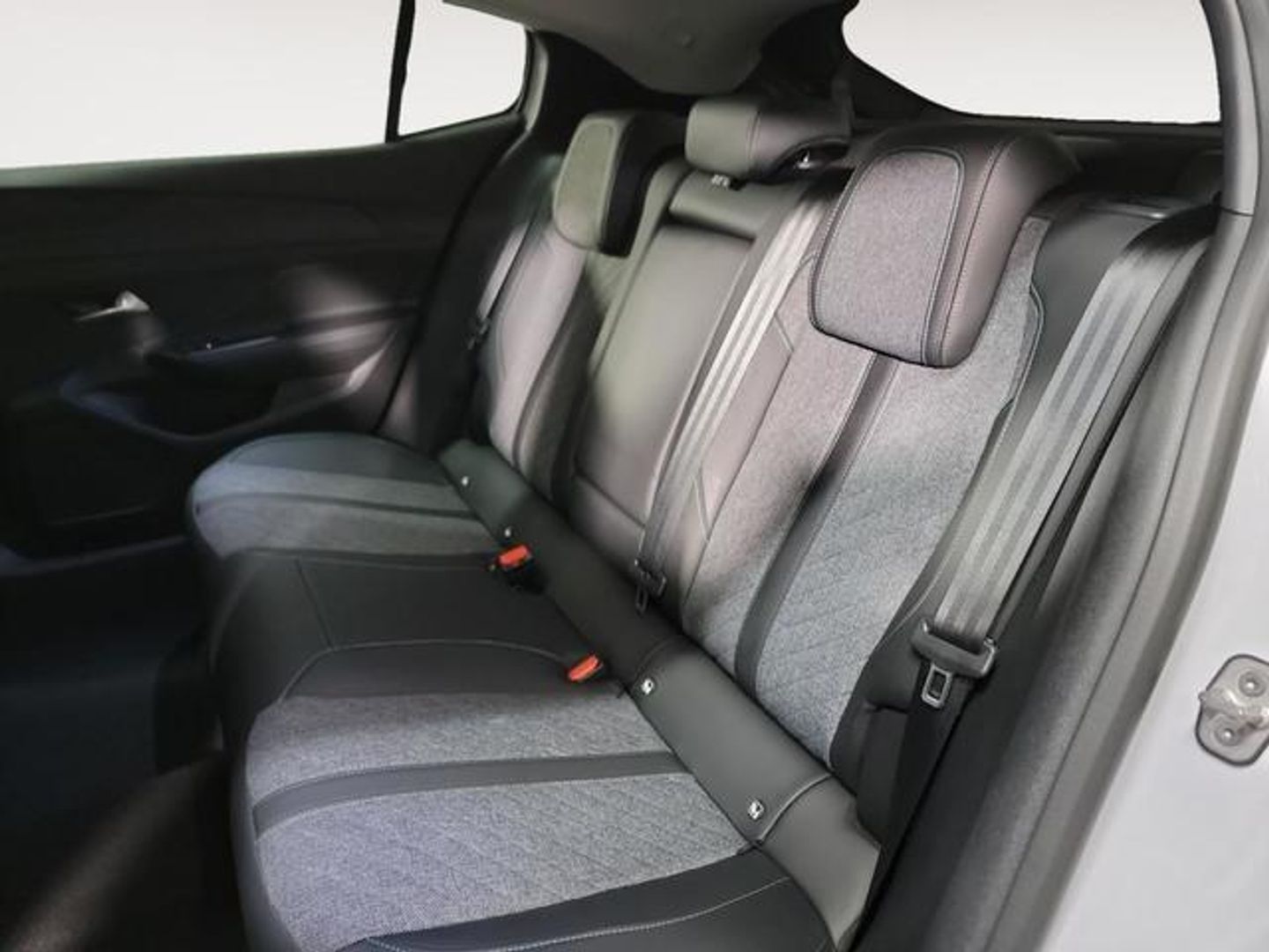 Peugeot 408 Allure Hybrid 145 eDCS6 107 kW (145 CV)