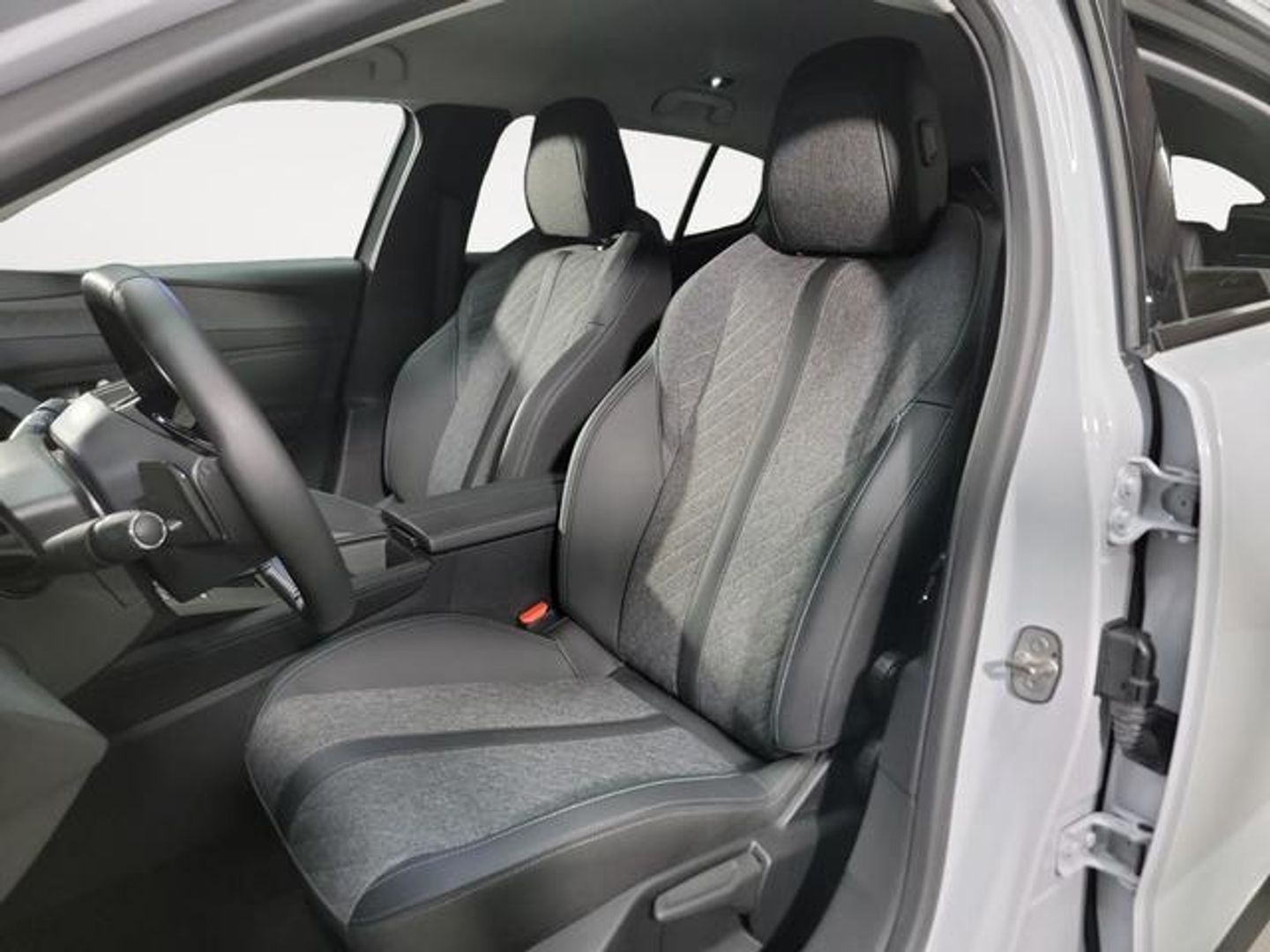 Peugeot 408 Allure Hybrid 145 eDCS6 107 kW (145 CV)