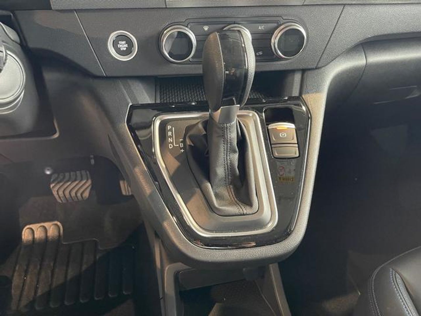 Nissan Townstar Furgon 45kWh L1 N-Connecta 90 kW (122 CV) Blanco Industrial