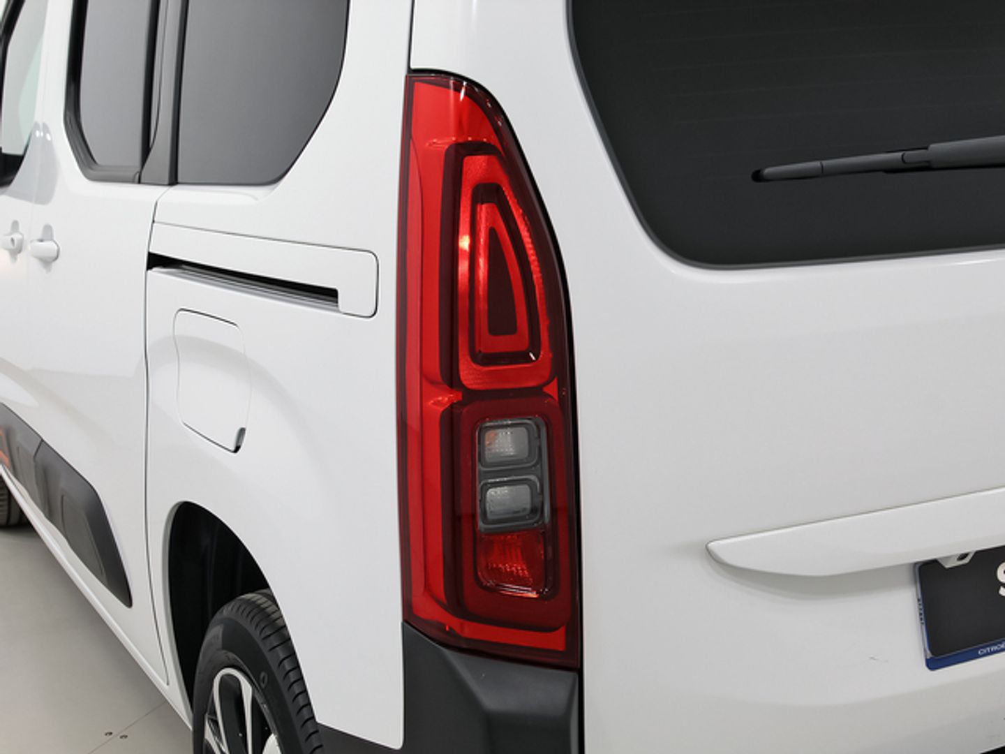 Citroen Berlingo BlueHDi 100 S&S Talla M Shine 75 kW (102 CV) Blanco Industrial