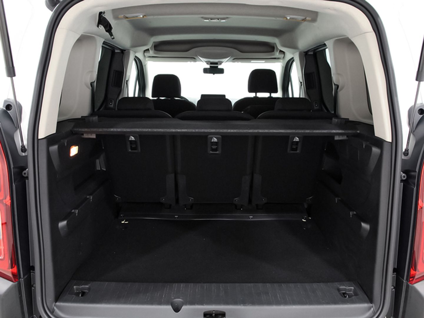 Citroen Berlingo BlueHDi 100 S&S Talla M Shine 75 kW (102 CV) Blanco Industrial