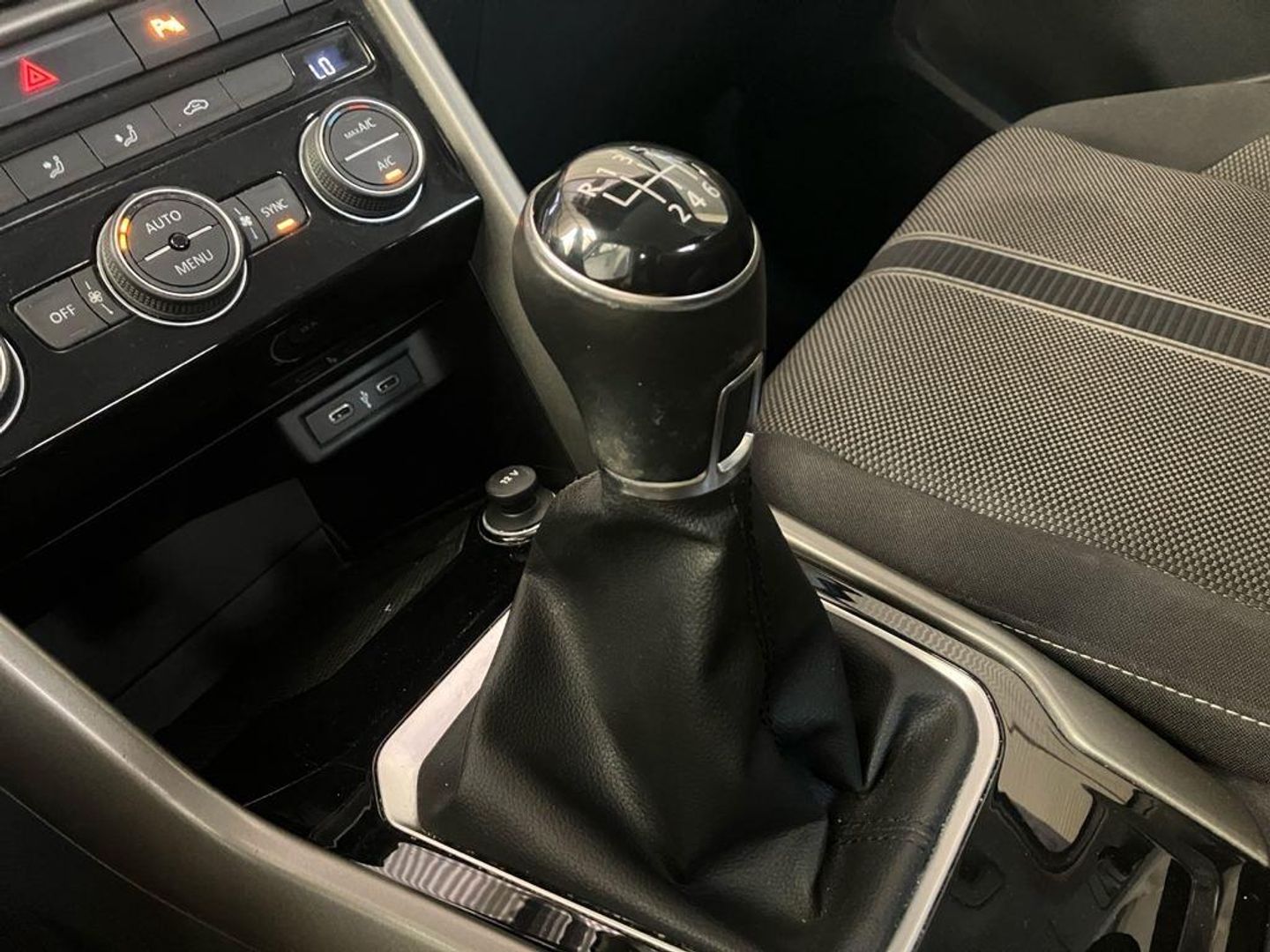 Volkswagen T-Roc Advance 1.0 TSI 81 kW (110 CV)