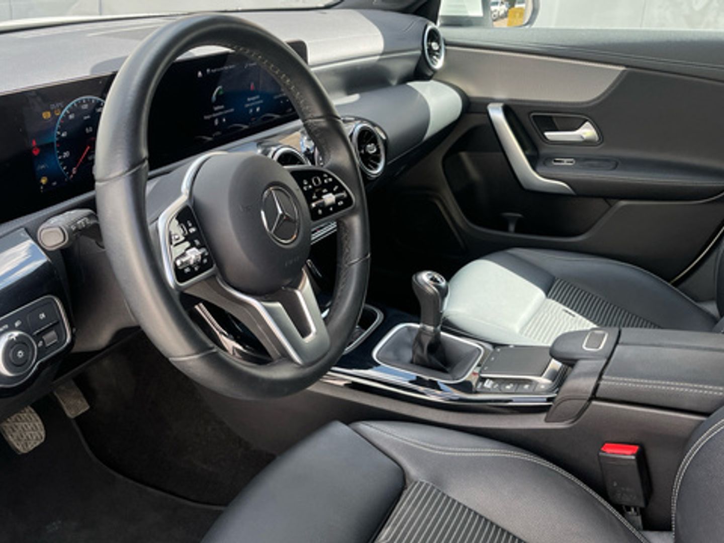 Mercedes-Benz CLA Shooting Brake 180 100 kW (136 CV)