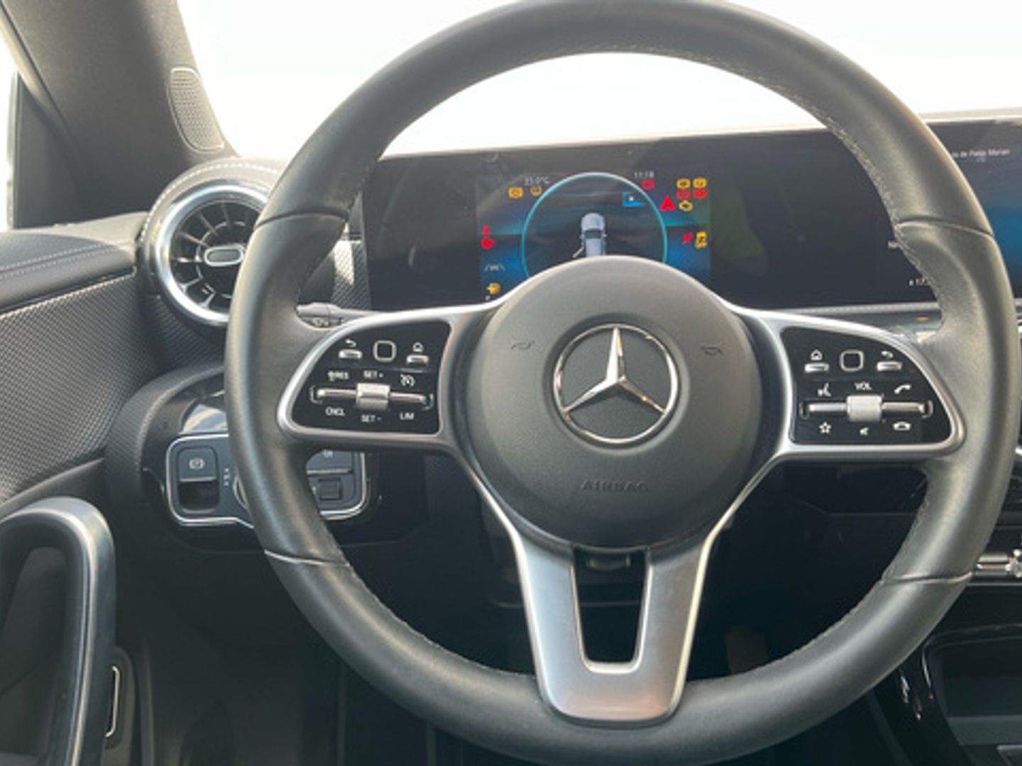 Mercedes-Benz CLA Shooting Brake 180 100 kW (136 CV)