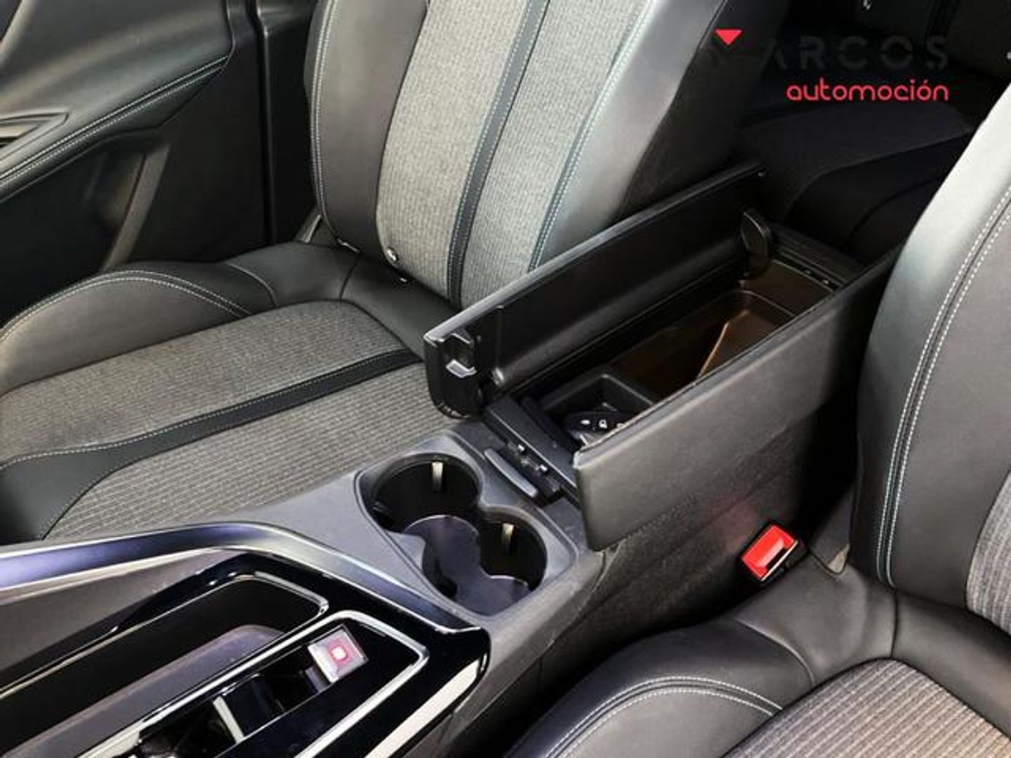 Peugeot 3008 Hybrid 136 Allure Pack eDCS6 100 kW (136 CV)