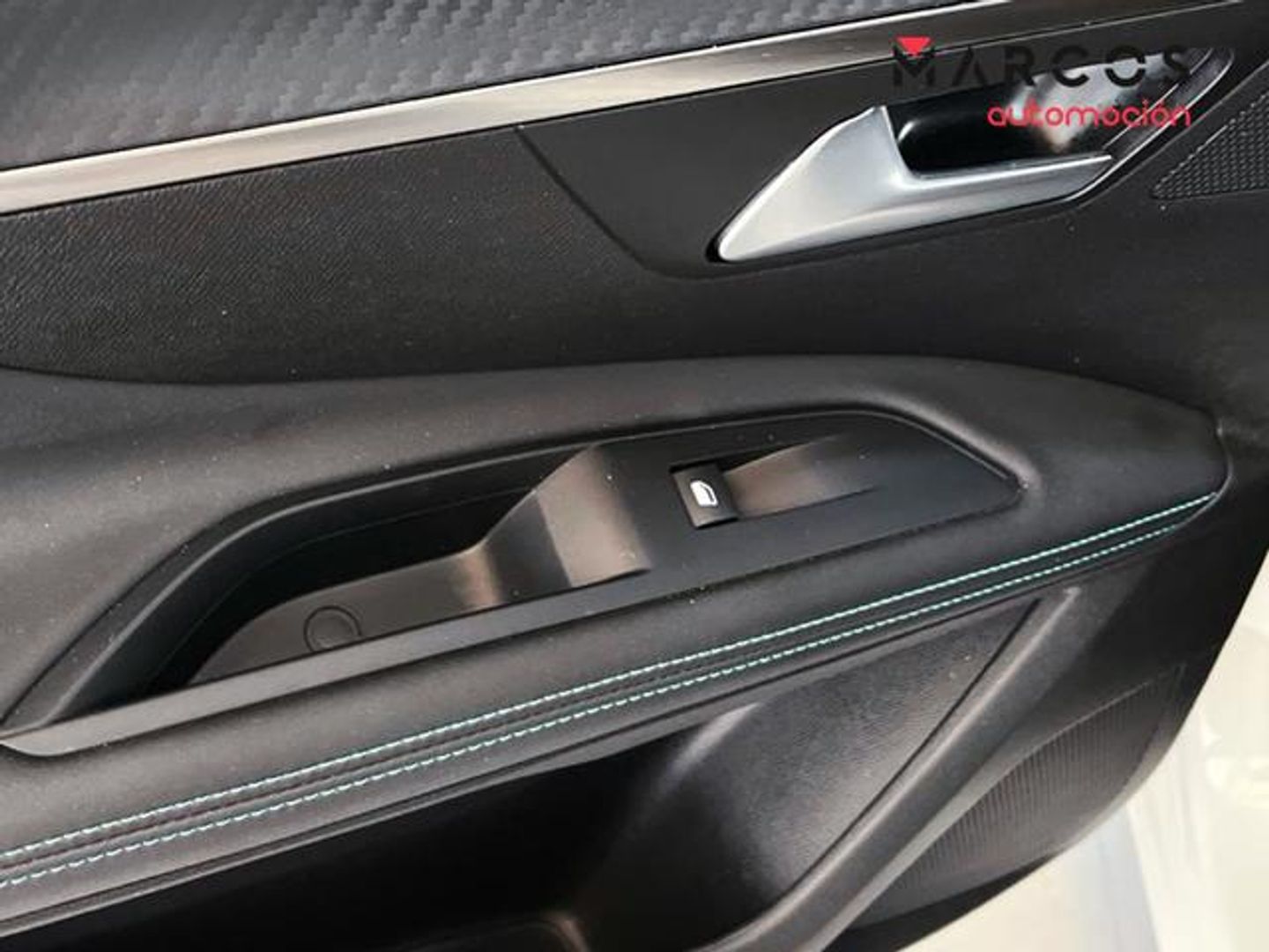 Peugeot 3008 Hybrid 136 Allure Pack eDCS6 100 kW (136 CV)