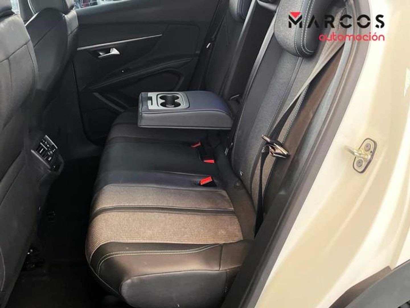 Peugeot 3008 Hybrid 136 Allure Pack eDCS6 100 kW (136 CV)