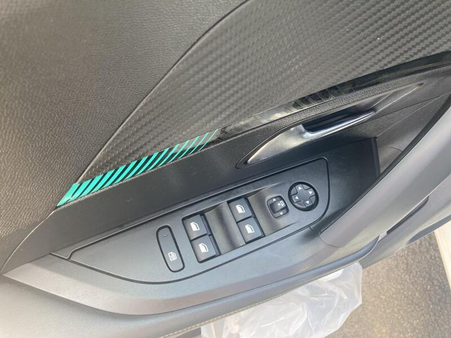 Peugeot 2008 PureTech 130 S&S Allure Pack EAT8 96 kW (130 CV)