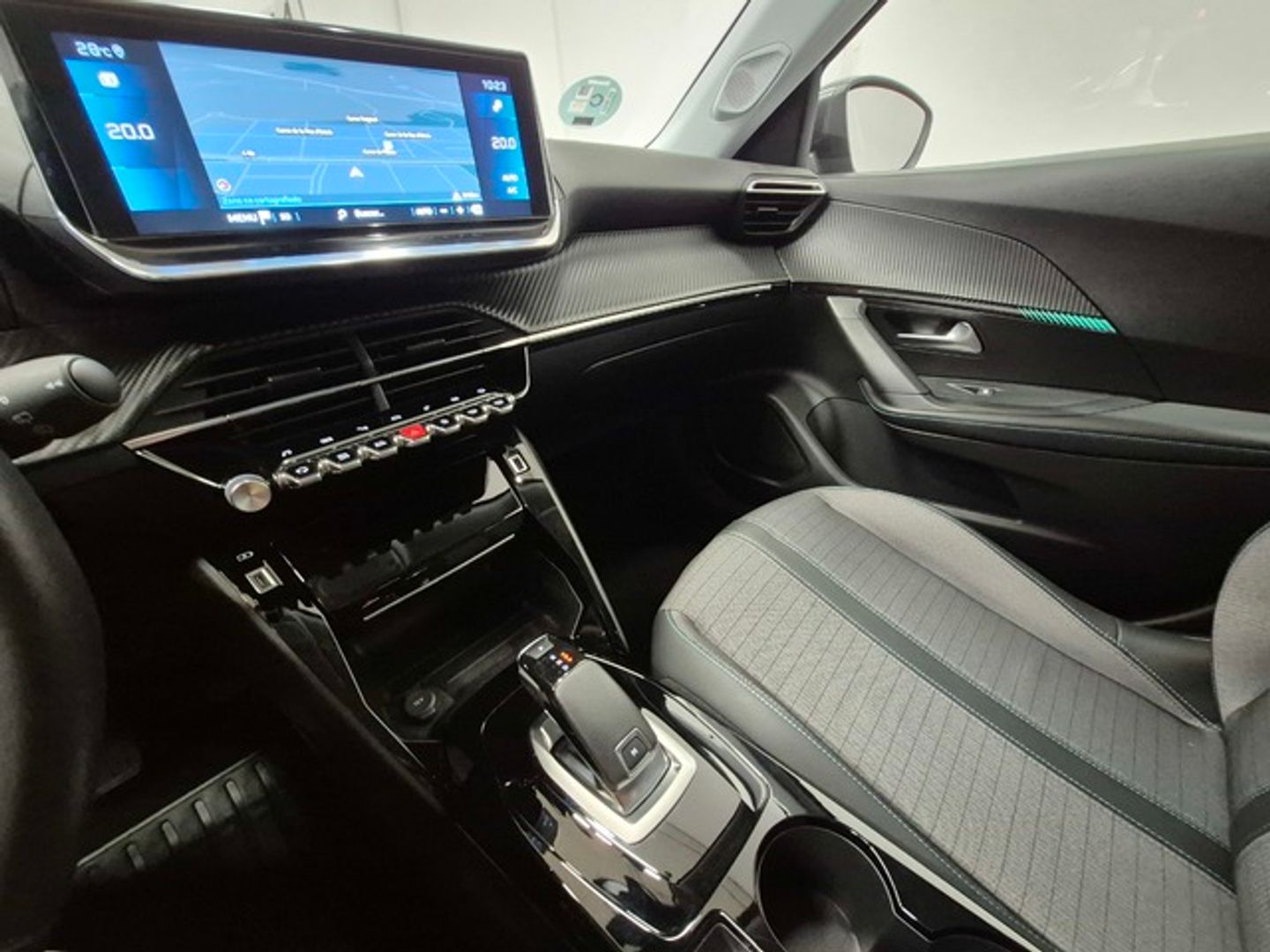 Peugeot 2008 PureTech 130 S&S Allure Pack EAT8 96 kW (130 CV)
