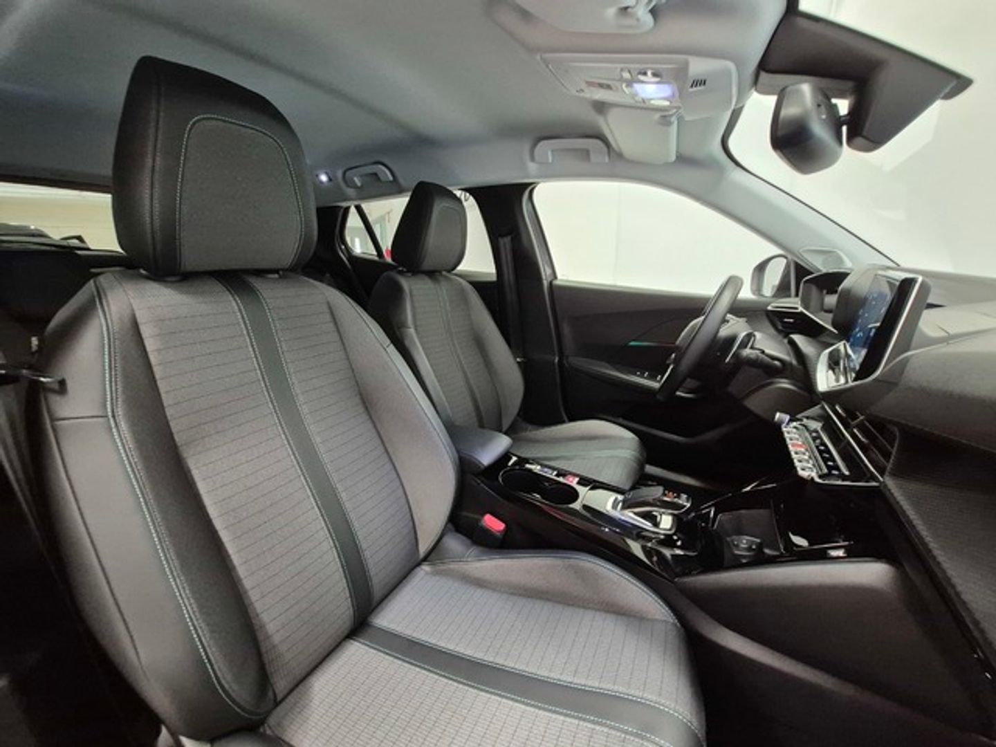 Peugeot 2008 PureTech 130 S&S Allure Pack EAT8 96 kW (130 CV)
