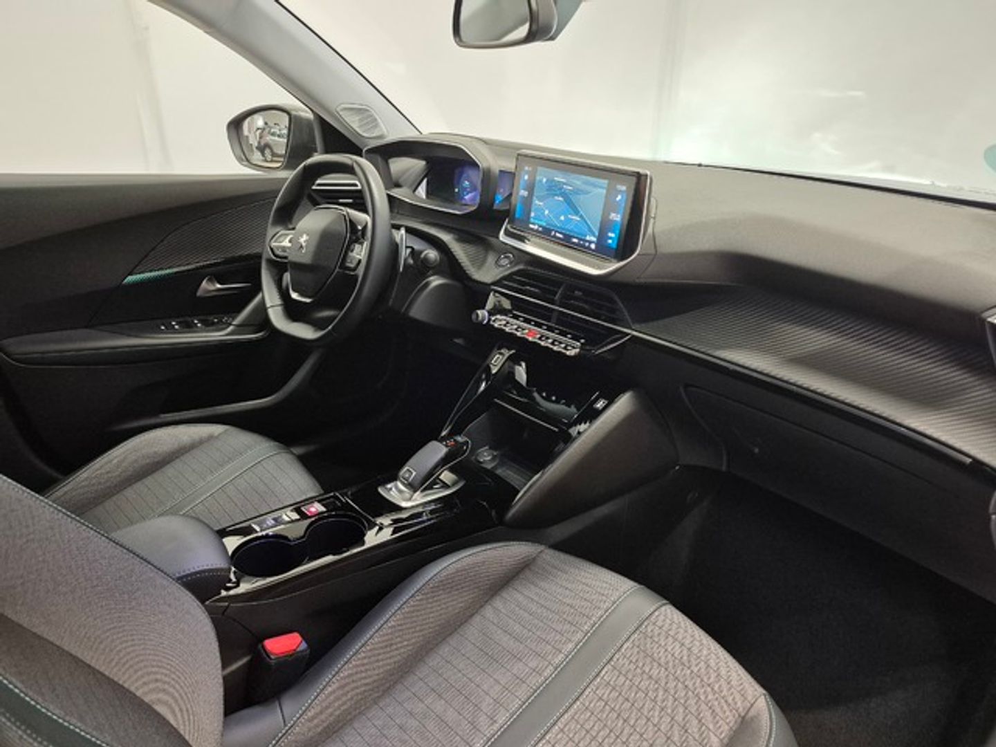 Peugeot 2008 PureTech 130 S&S Allure Pack EAT8 96 kW (130 CV)