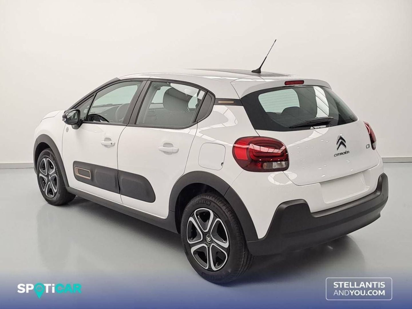 Citroen C3 PureTech 82 C-Series 61 kW (83 CV)