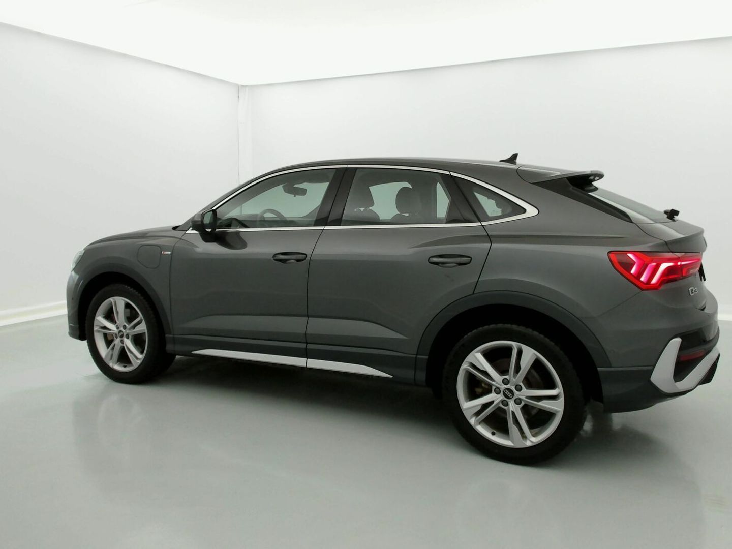 Audi Q3 Sportback TFSIe S line 45 TFSI e 180 kW (245 CV) S tronic