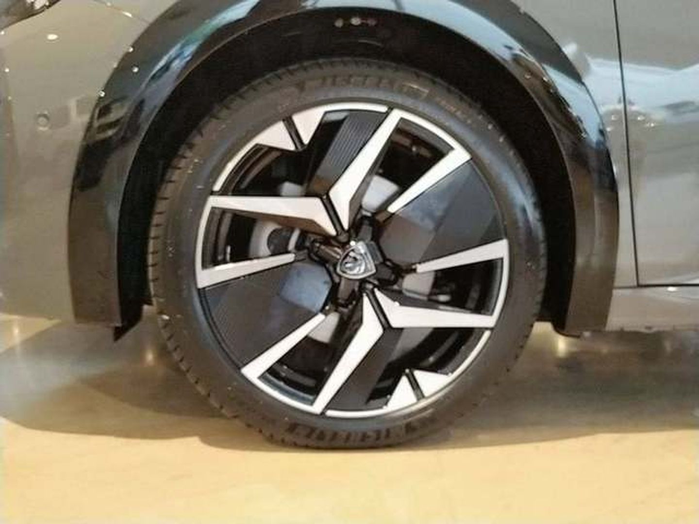 Peugeot 208 GT Hybrid eDCS6 107 kW (145 CV)