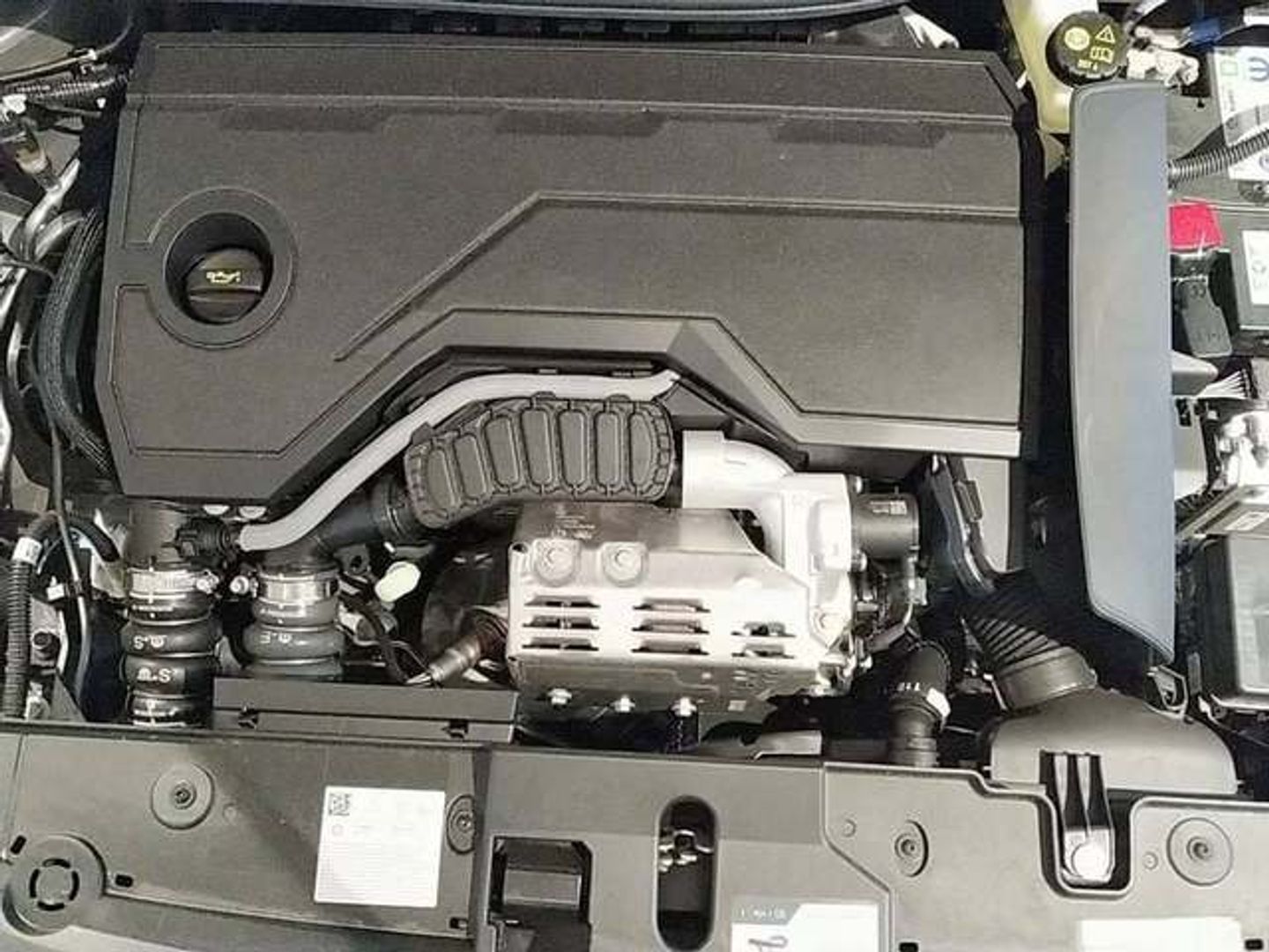 Peugeot 208 GT Hybrid eDCS6 107 kW (145 CV)