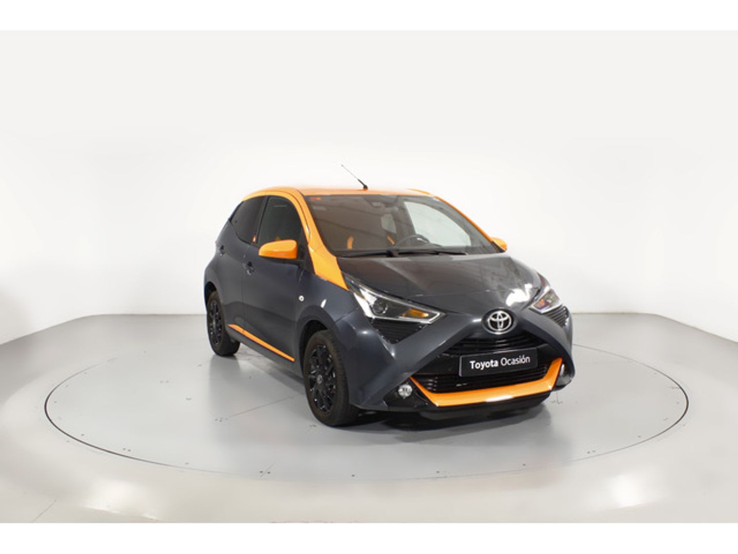 Toyota Aygo 1.0 x-clusiv 53 kW (72 CV) Gris oscuro Compact