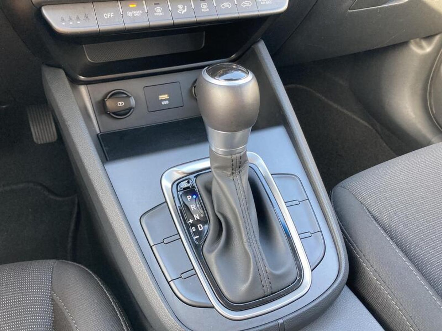 Hyundai Kona 1.6 GDI HEV Maxx DCT 104 kW (141 CV)