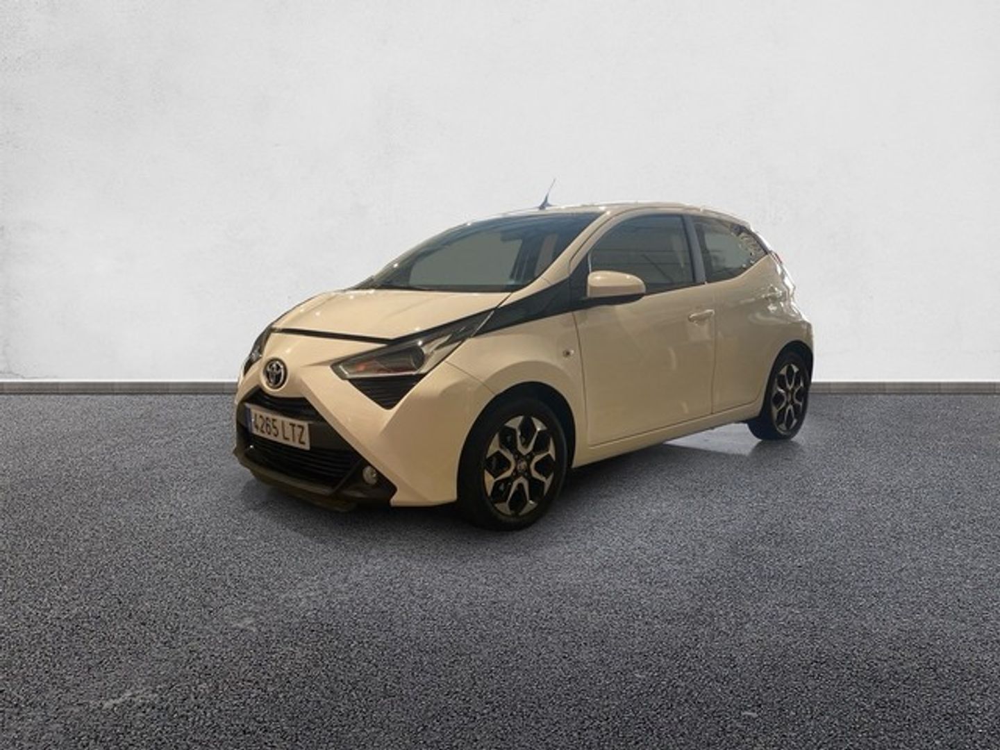 Toyota Aygo 1.0 70 x-play 53 kW (72 CV) Blanco Compact