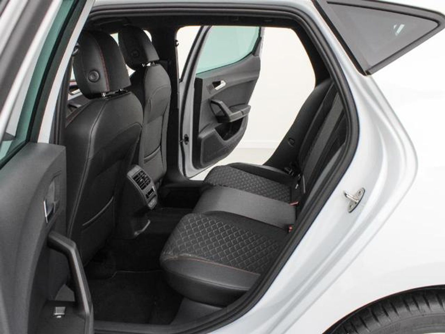 SEAT León 1.5 eTSI S&S FR Special Edition DSG 110 kW (150 CV)