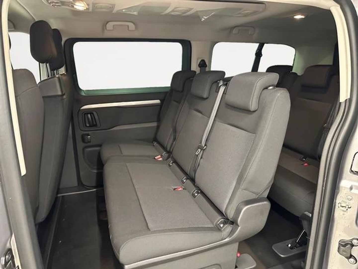 Peugeot Traveller BlueHDi Business Long EAT8 132 kW (180 CV)