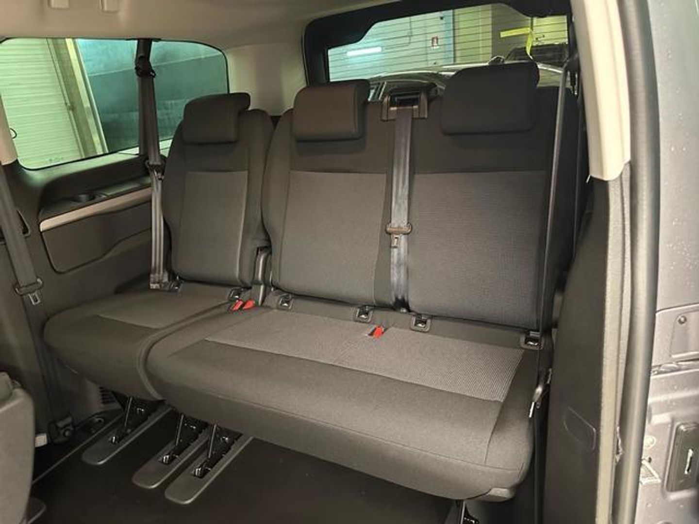 Peugeot Traveller BlueHDi Business Long EAT8 132 kW (180 CV)