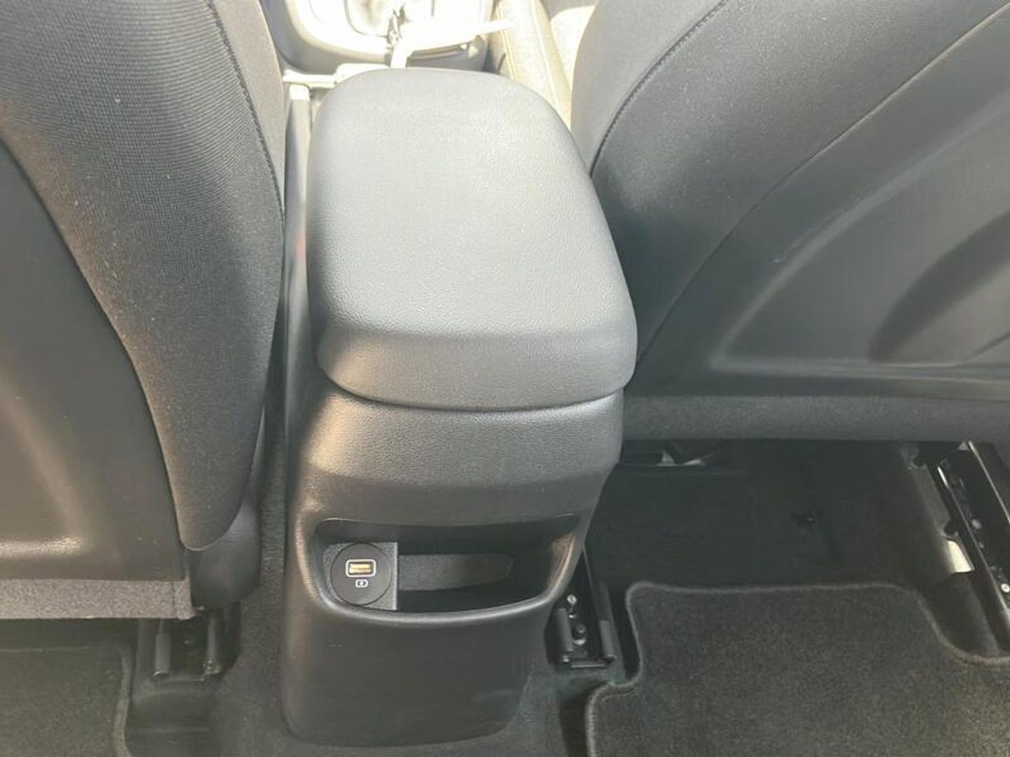Hyundai Kona 1.6 GDI HEV Maxx DCT 104 kW (141 CV)