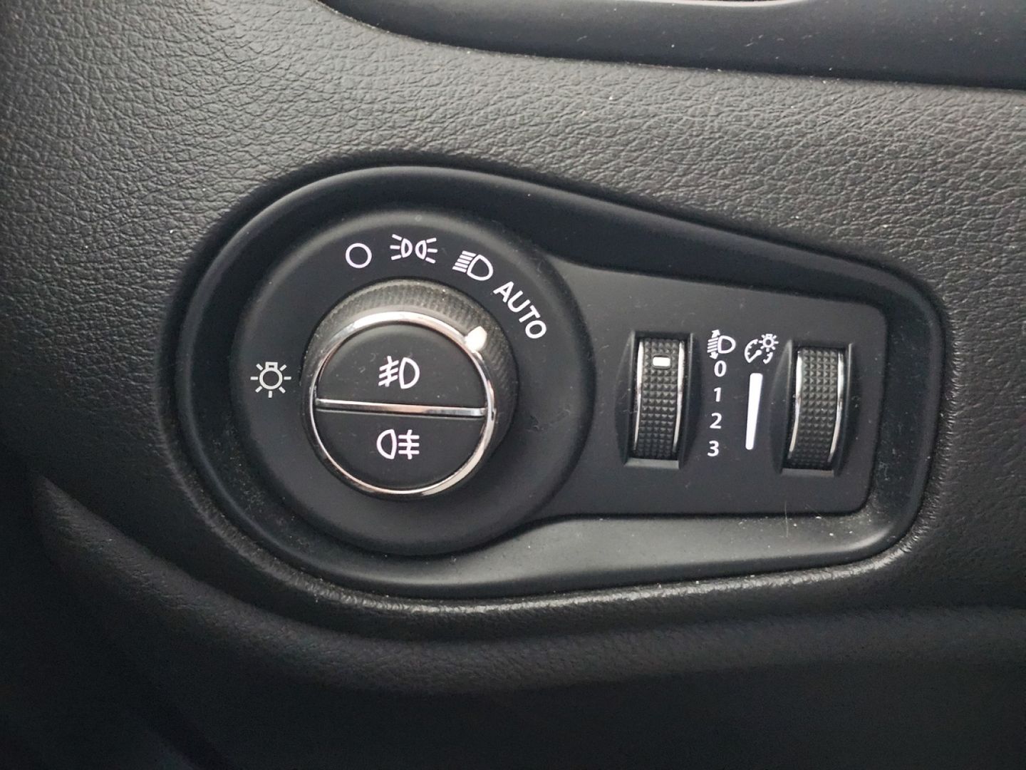 Jeep Renegade eHybrid Night Eagle ATX 96 kW (130 CV)