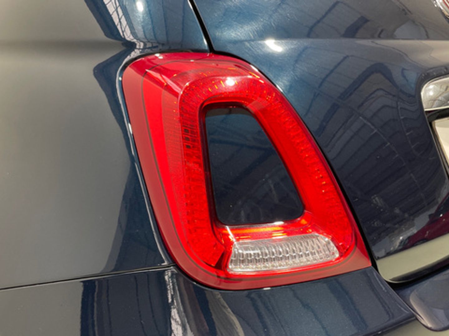 Fiat 500 1.0 Hybrid Dolcevita 51 kW (70 CV)