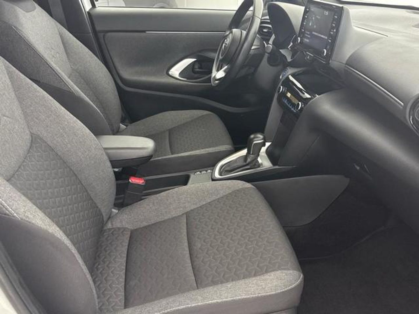 Toyota Yaris Cross 120H Business Plus 85 kW (116 CV)