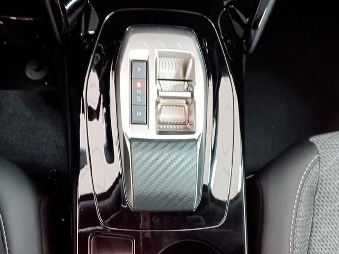 Peugeot 2008 Allure Hybrid eDCS6 100 kW (136 CV)